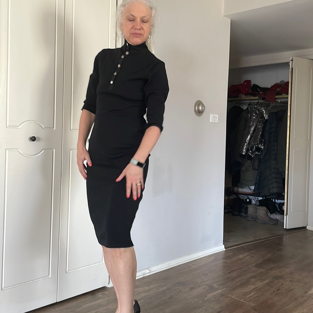 Black bodycon dress